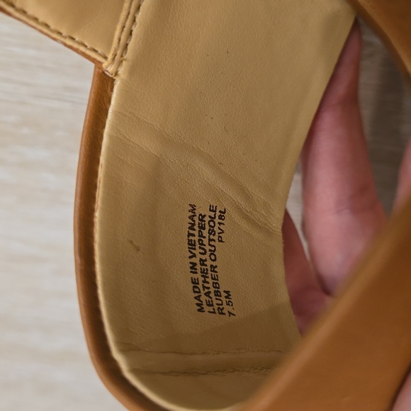 Michael Kors Angeline, Women's chunky heel, open toe sandals. Size 7.5. - Picture 4 of 5